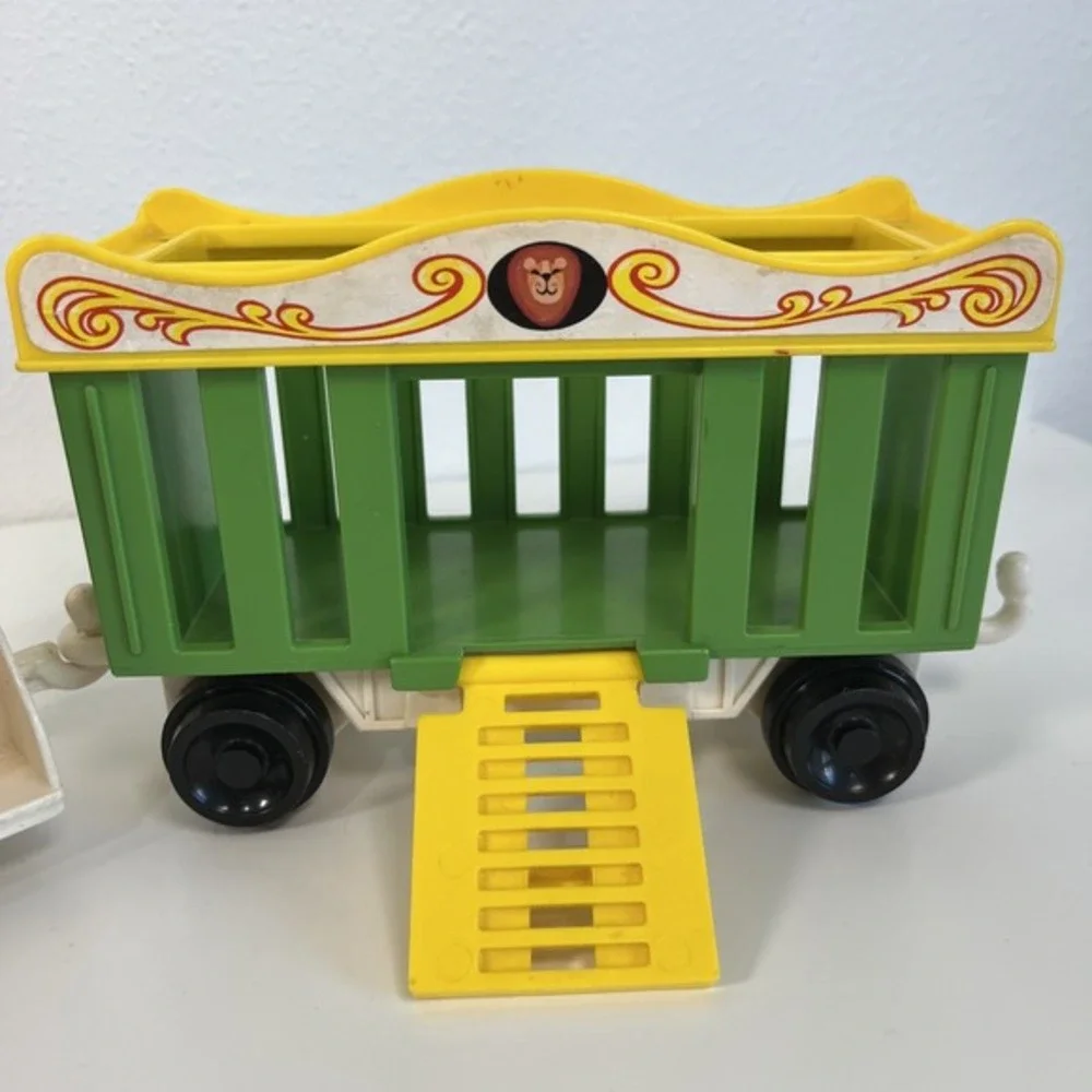 Fisher Price Family Circus Train #991 Vintage 1973 Comes with 3 Cars‎ Train Set